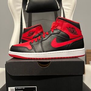 Jordan 1 Mid Alternate Bred 2022 Size 10.5 Mens